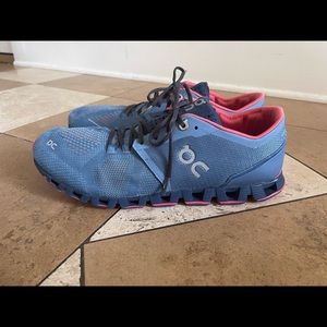 On clouds- Womens 11 💙